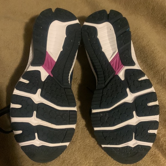 ASICS GT-1000 Running Shoes - Picture 2 of 6